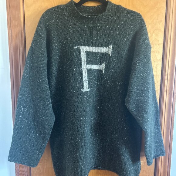 The Wizarding World of Harry Potter Universal Studios - Green Sweater with F - Picture 1 of 2